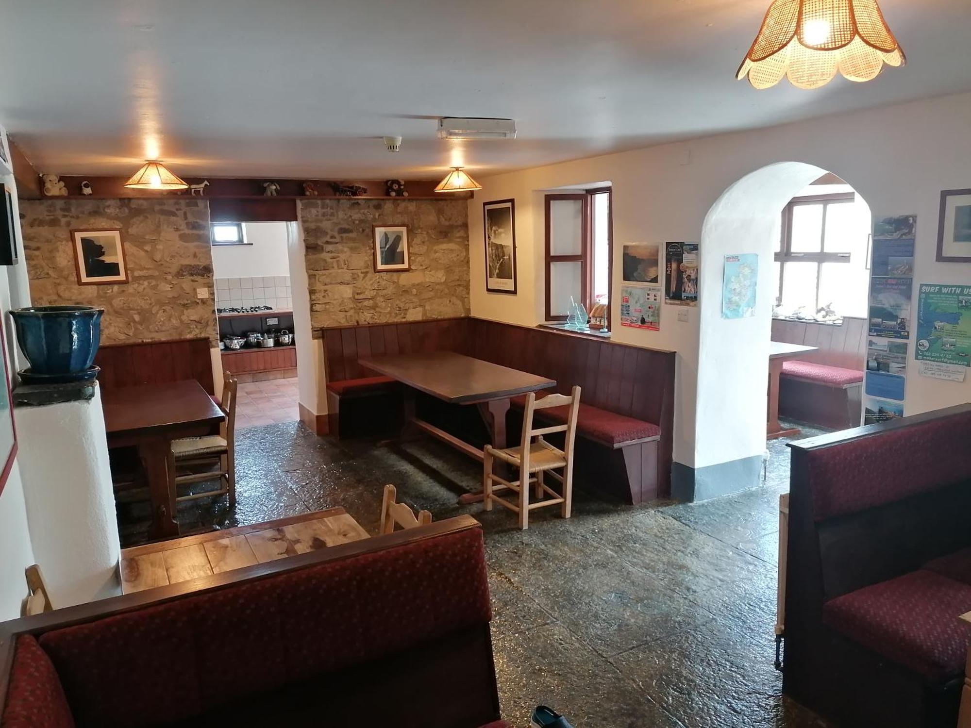 Aille River Tourist Hostel Glamping 둘린 외부 사진