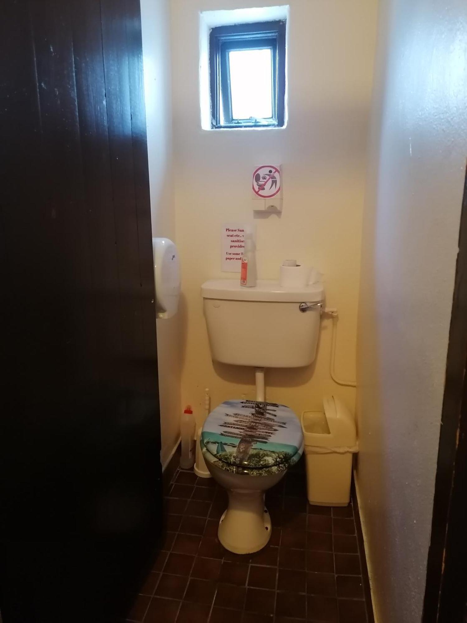Aille River Tourist Hostel Glamping 둘린 외부 사진